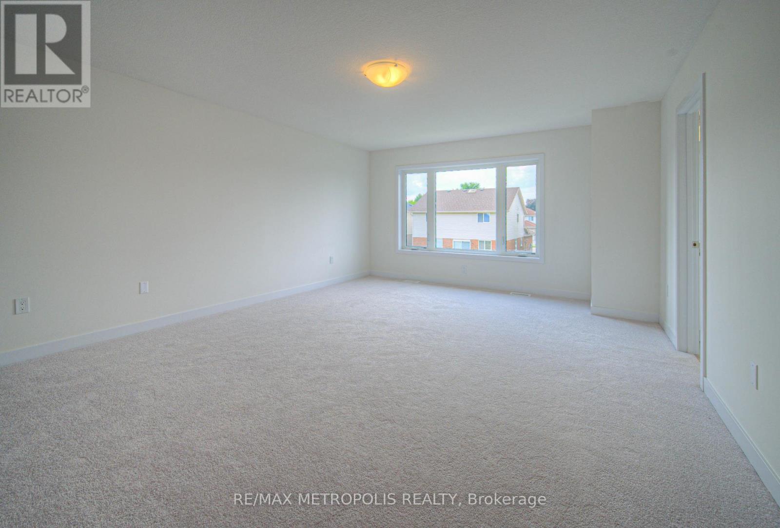 100 Moss Drive, Cambridge, ON - Indoor Photo Showing Other Room