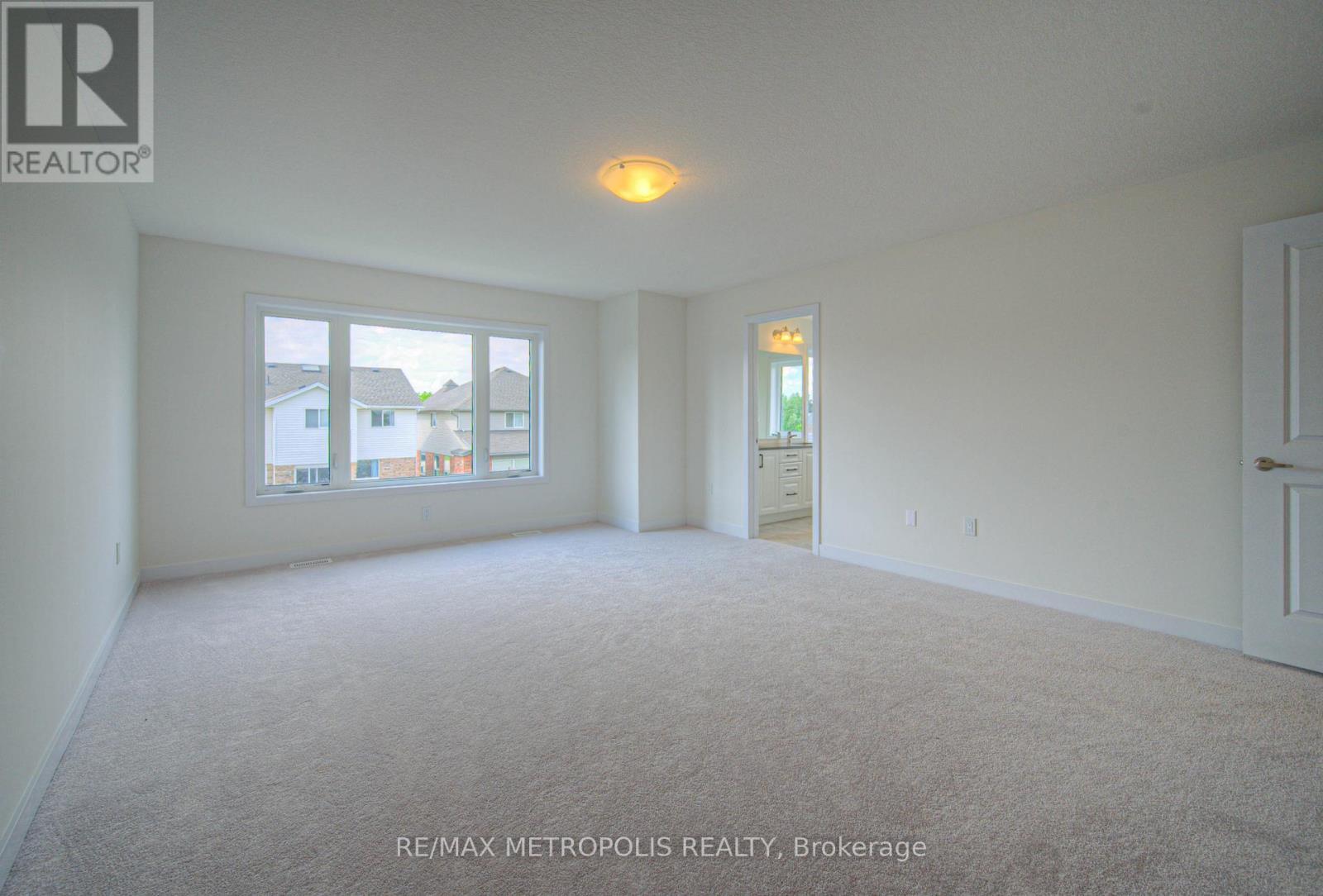 100 Moss Drive, Cambridge, ON - Indoor Photo Showing Other Room