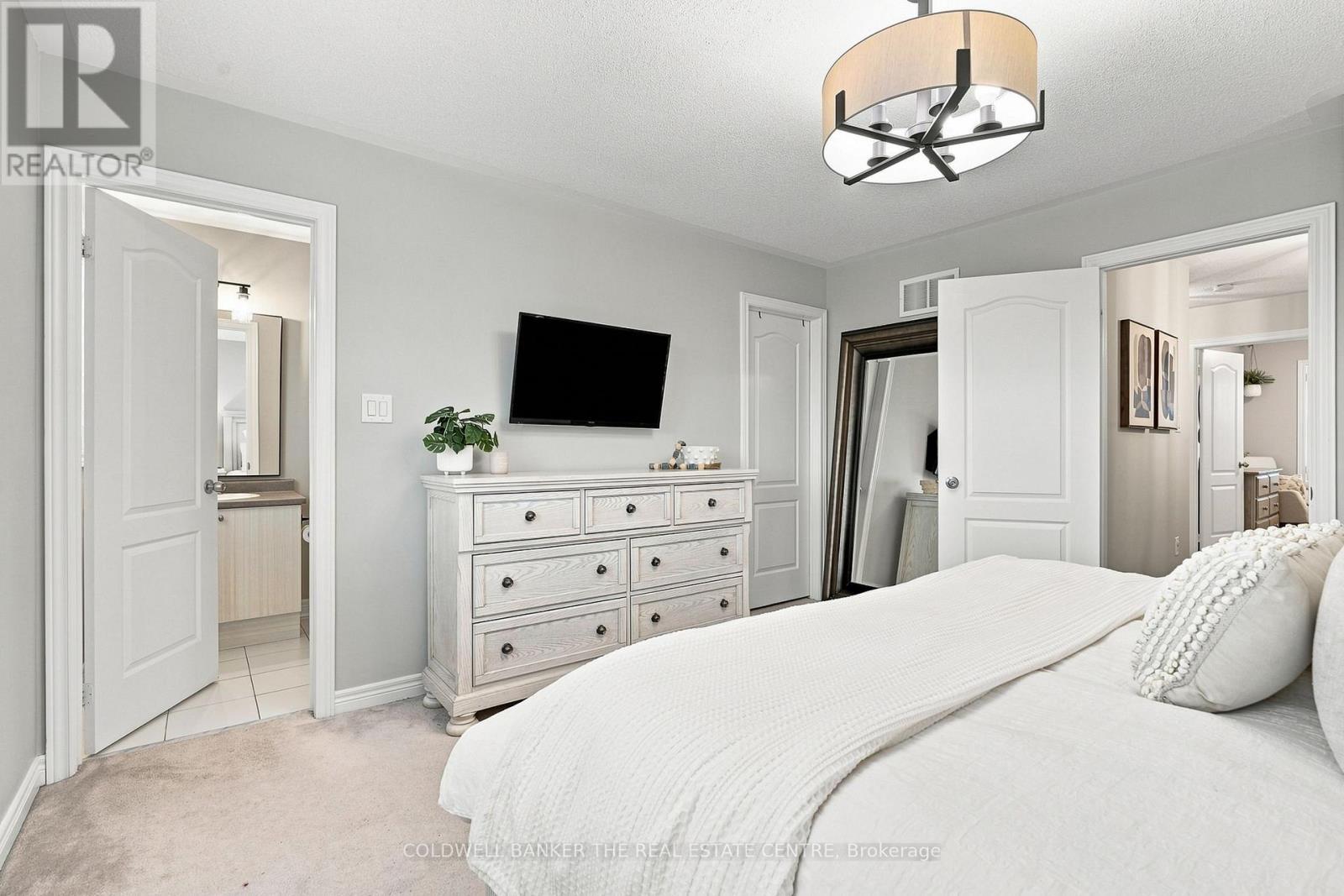 46 Pearcey Crescent, Barrie, ON - Indoor Photo Showing Bedroom