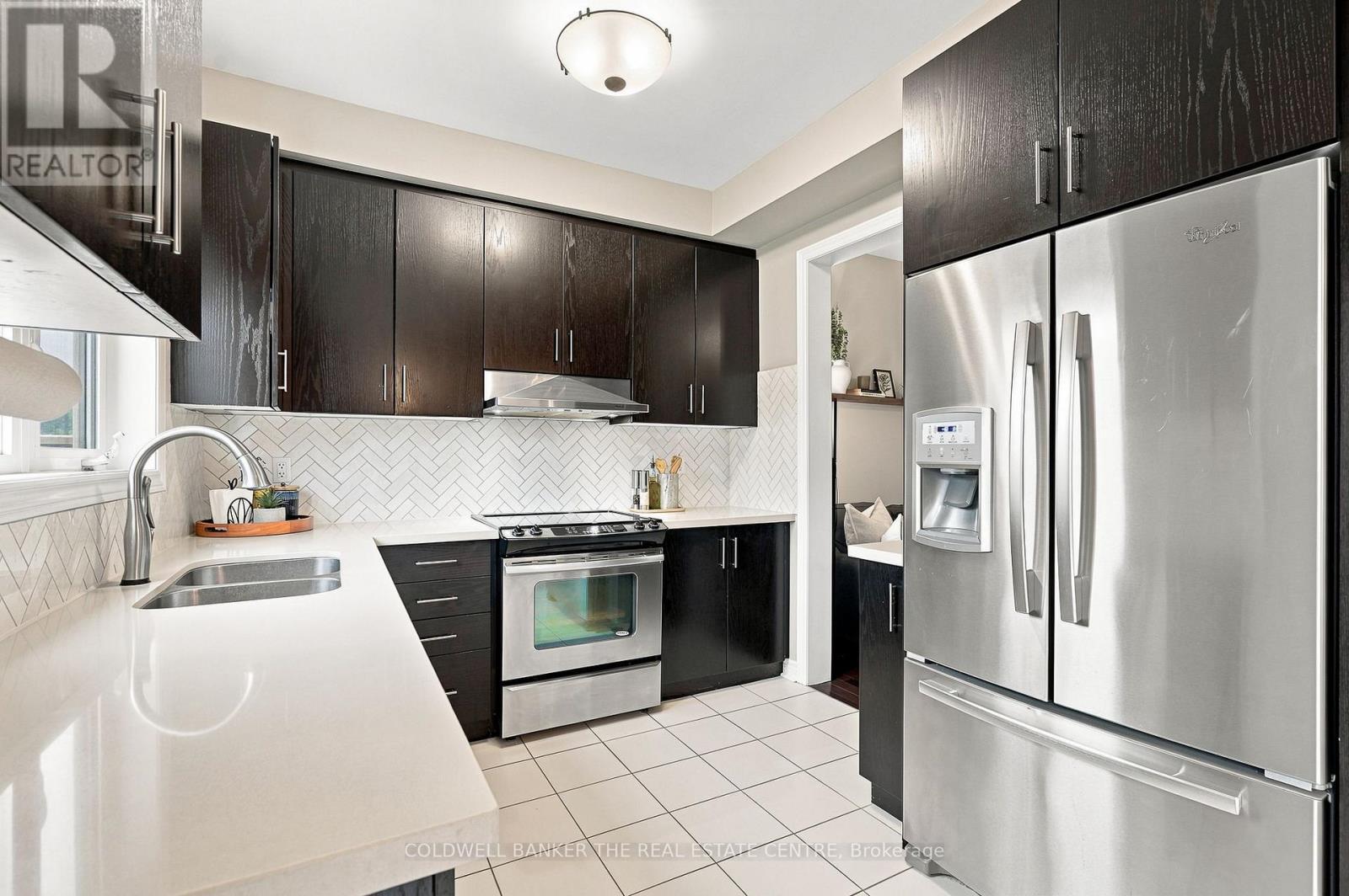 46 Pearcey Crescent, Barrie, ON - Indoor Photo Showing Kitchen With Stainless Steel Kitchen With Double Sink With Upgraded Kitchen
