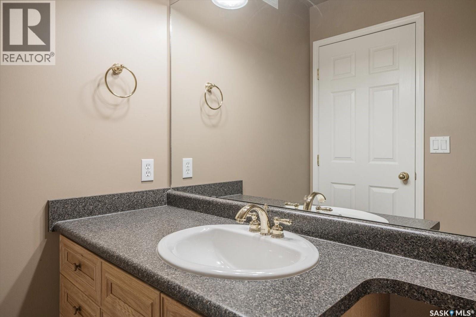 226 Horlick Crescent, Saskatoon, SK - Indoor Photo Showing Bathroom