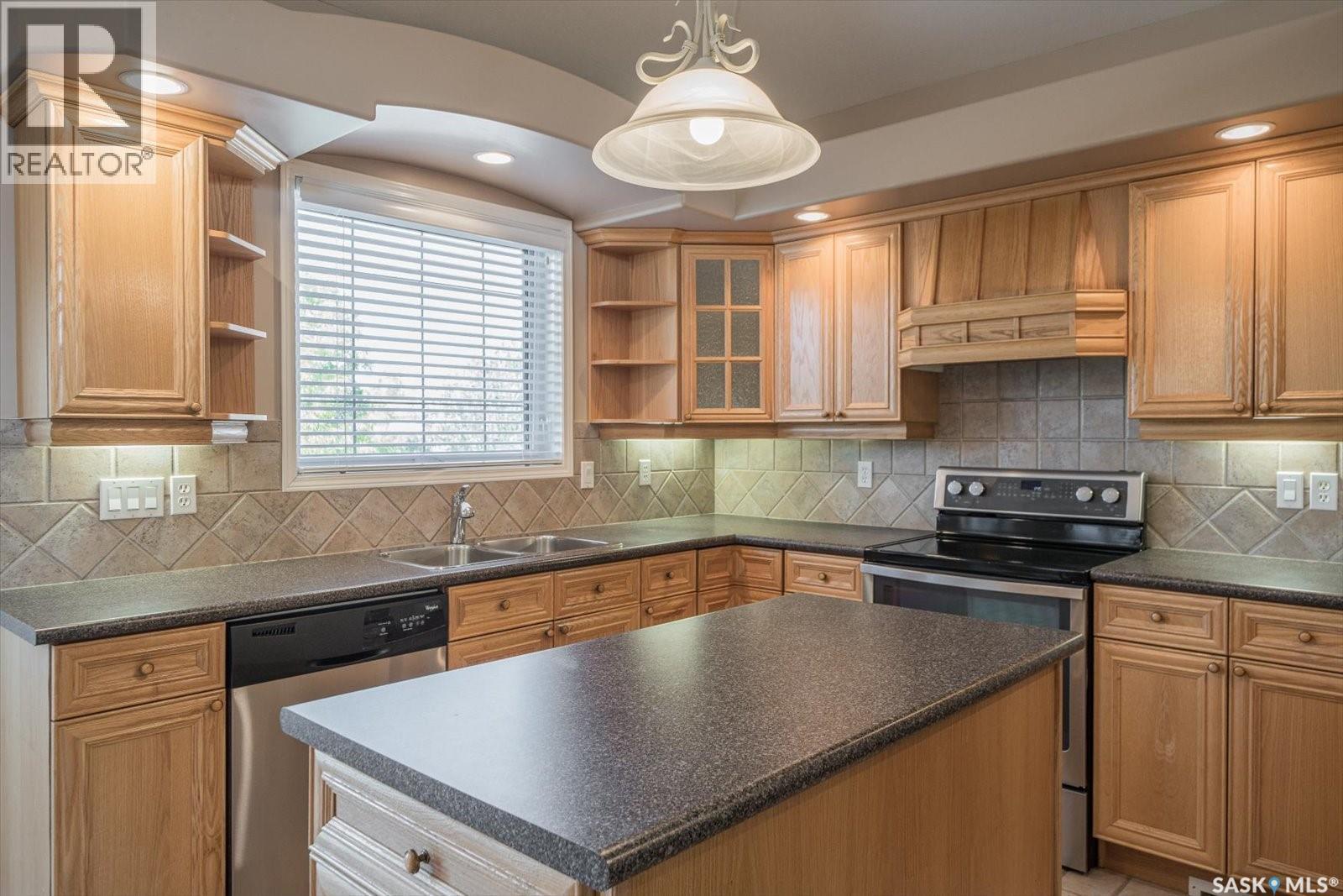 226 Horlick Crescent, Saskatoon, SK - Indoor Photo Showing Kitchen With Double Sink