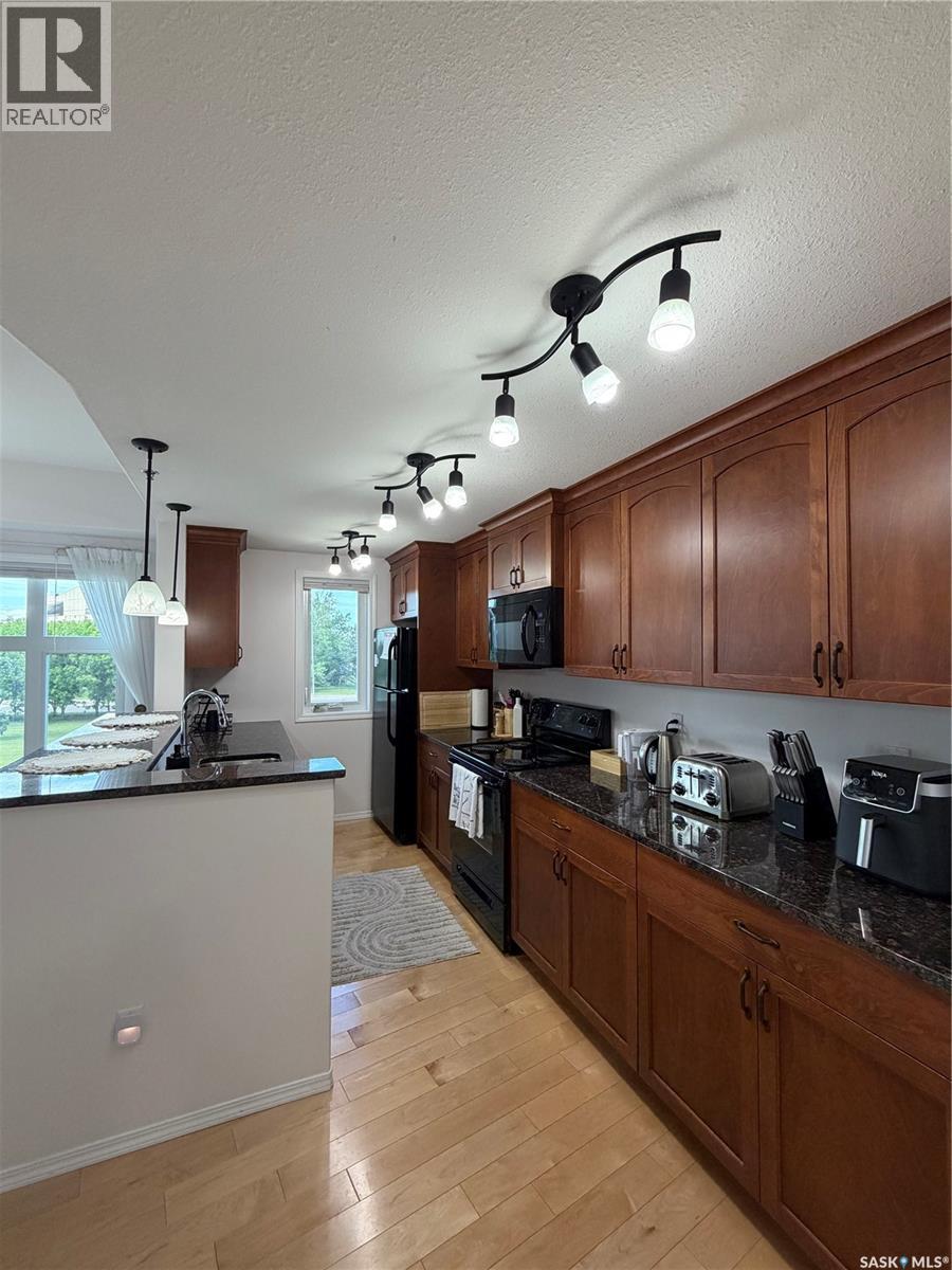 210 1220 Blackfoot Drive, Regina, SK - Indoor Photo Showing Kitchen