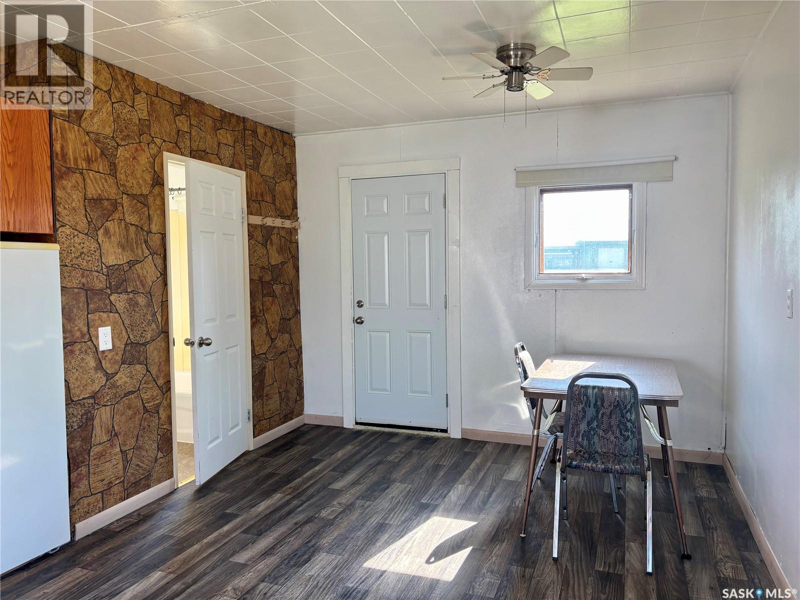413 1St Avenue E, Spiritwood, SK - Indoor