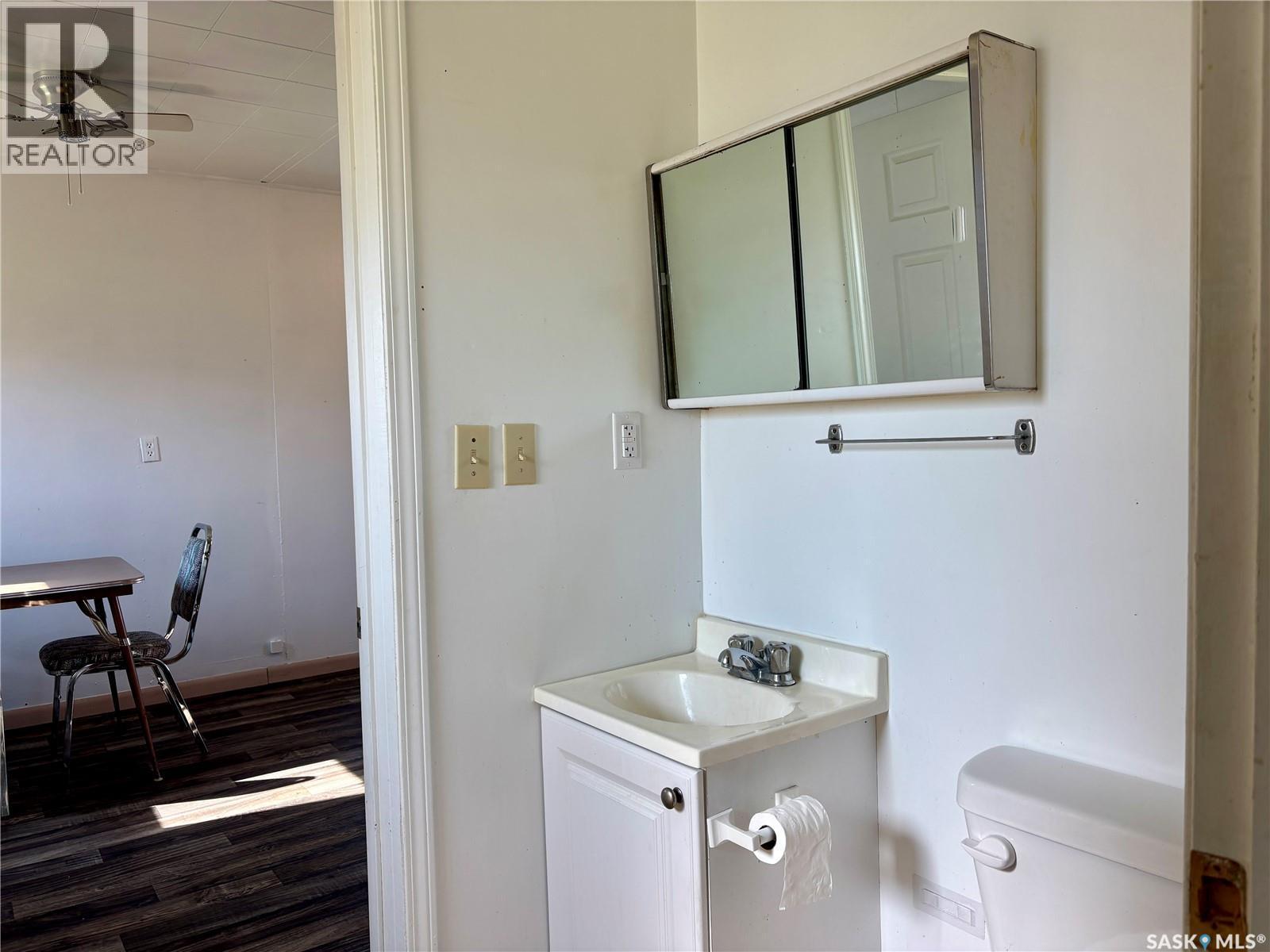413 1St Avenue E, Spiritwood, SK - Indoor