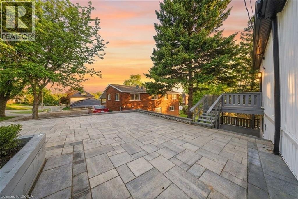 23 Aberdeen Street, Caledonia, ON - Outdoor With Deck Patio Veranda