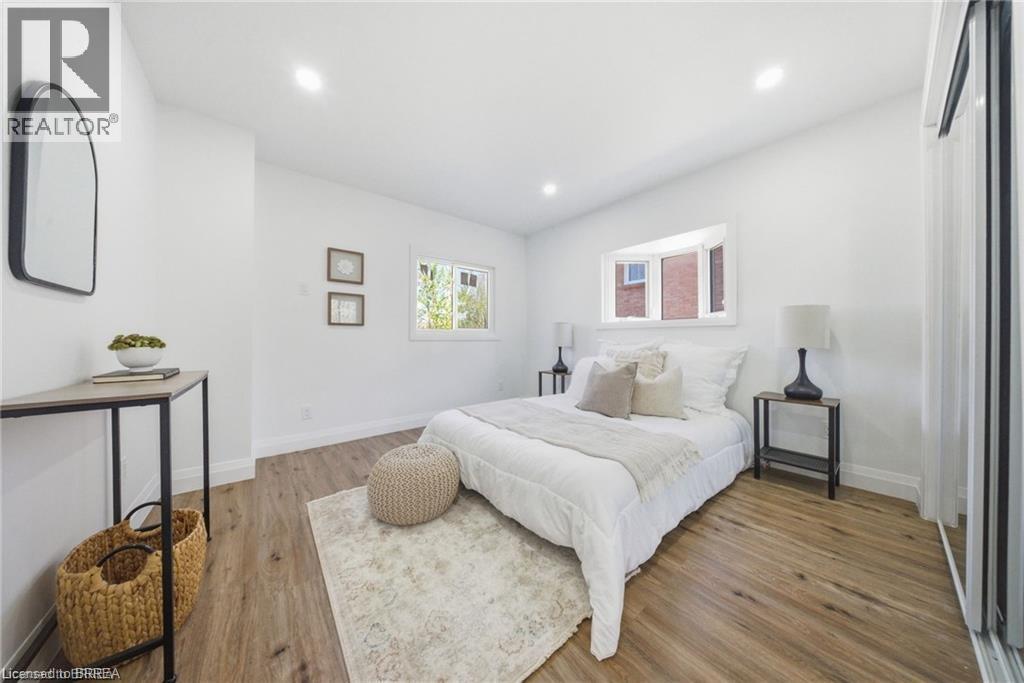 23 Aberdeen Street, Caledonia, ON - Indoor Photo Showing Bedroom