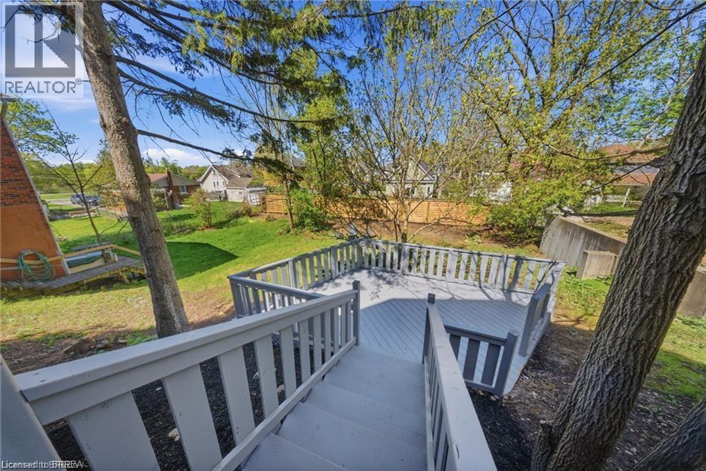 23 Aberdeen Street, Caledonia, ON - Outdoor With Deck Patio Veranda