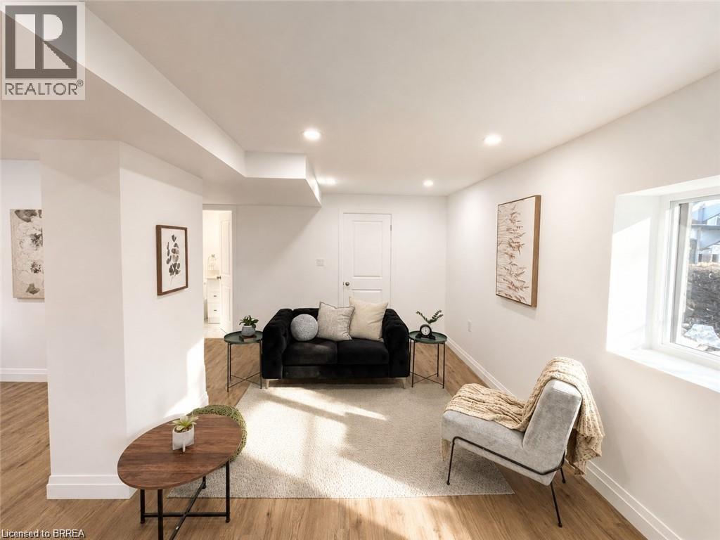 23 Aberdeen Street, Caledonia, ON - Indoor Photo Showing Living Room