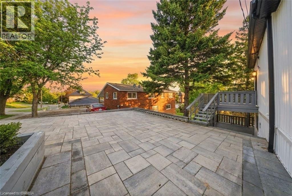 23 Aberdeen Street, Caledonia, ON - Outdoor With Deck Patio Veranda