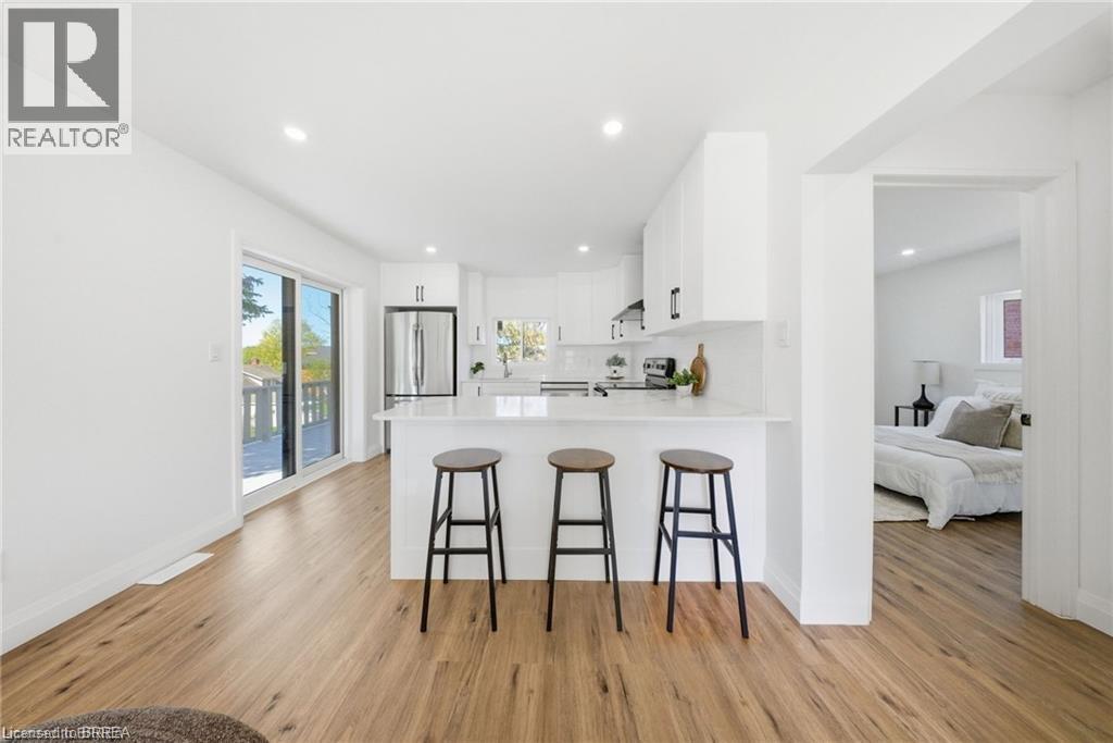 23 Aberdeen Street, Caledonia, ON - Indoor Photo Showing Kitchen