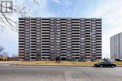 811 - 25 SUNRISE AVENUE S Toronto, ON M4A 2S2
