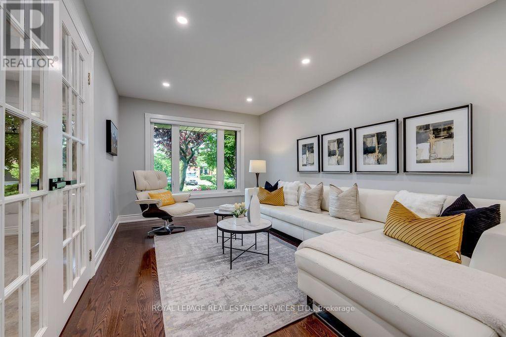 4544 The Gallops, Mississauga, ON - Indoor Photo Showing Living Room