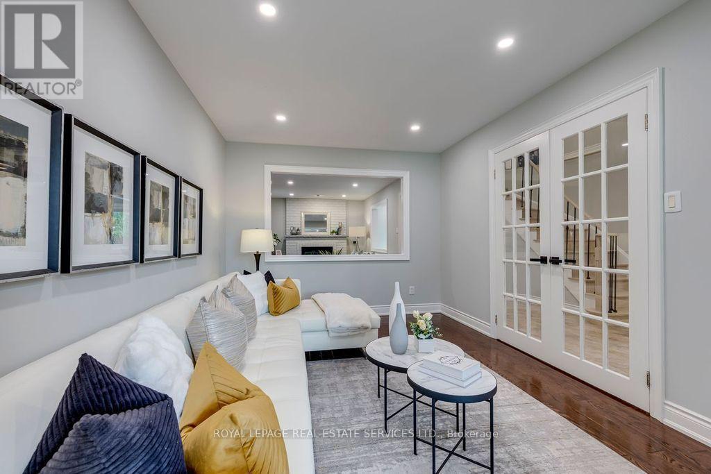4544 The Gallops, Mississauga, ON - Indoor Photo Showing Living Room
