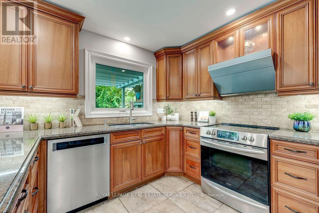 4544 The Gallops, Mississauga, ON - Indoor Photo Showing Kitchen