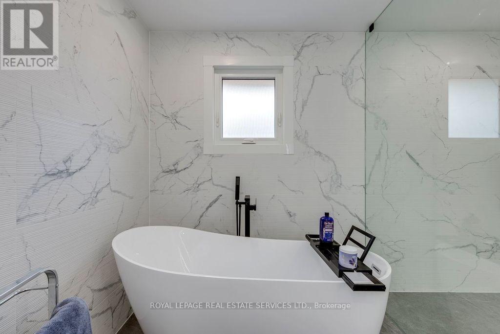 4544 The Gallops, Mississauga, ON - Indoor Photo Showing Bathroom