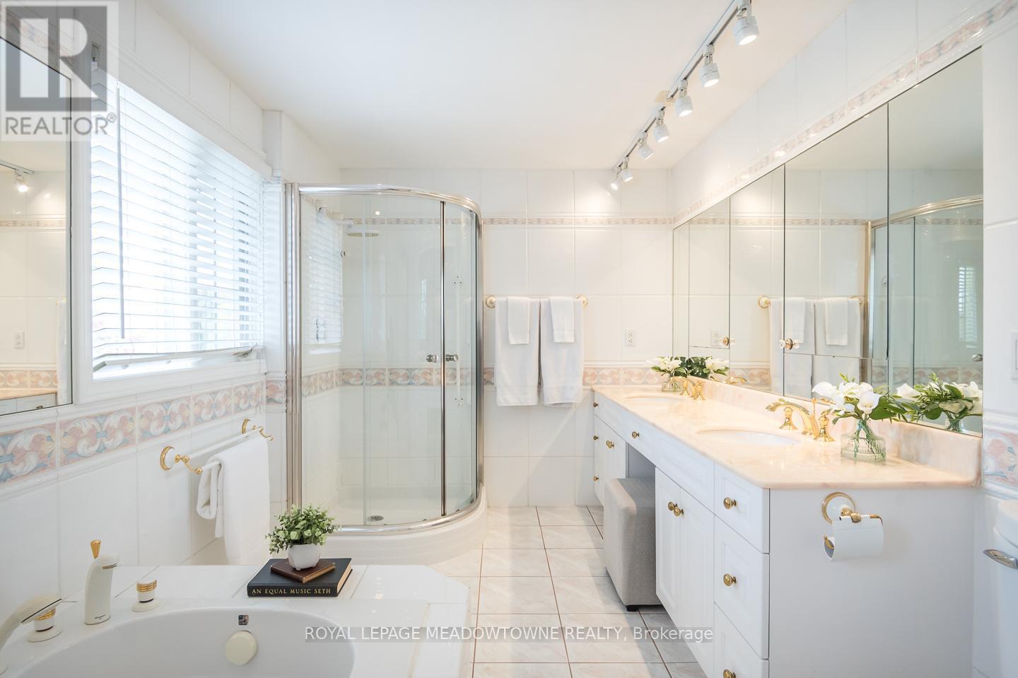 855 Maple Avenue, Milton, ON - Indoor Photo Showing Bathroom