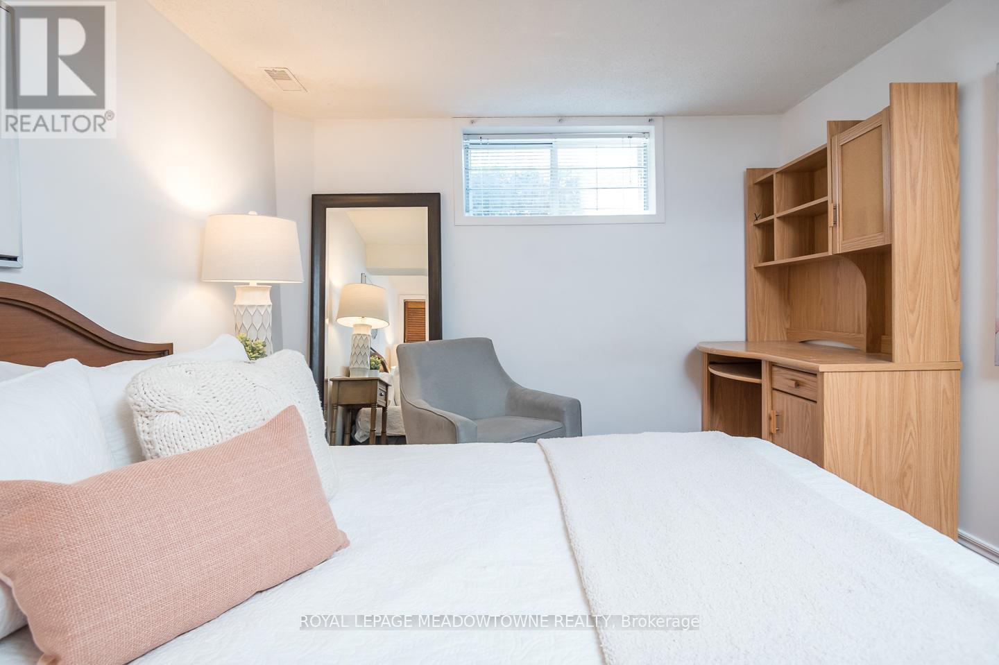 855 Maple Avenue, Milton, ON - Indoor Photo Showing Bedroom