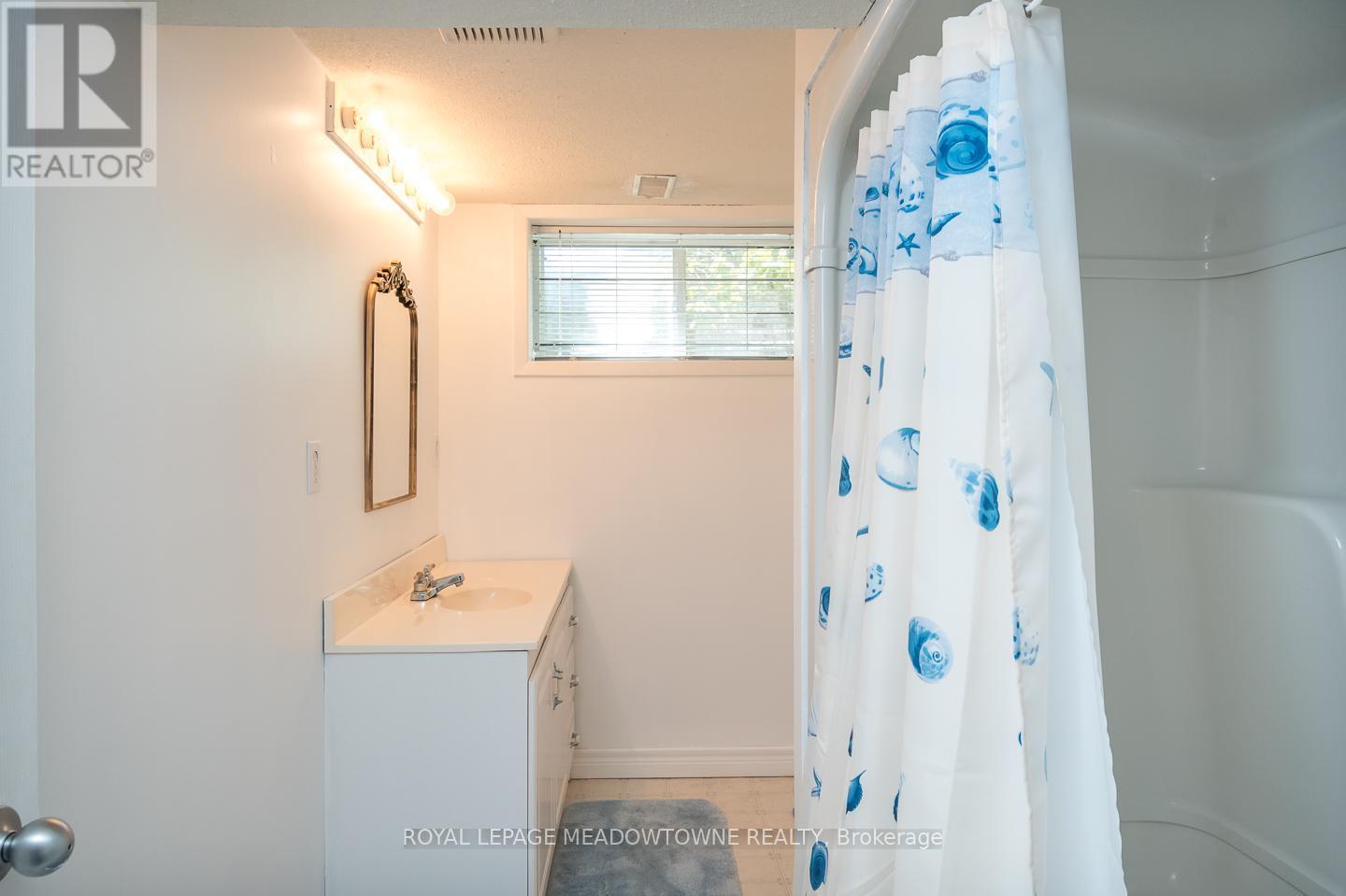 855 Maple Avenue, Milton, ON - Indoor Photo Showing Bathroom