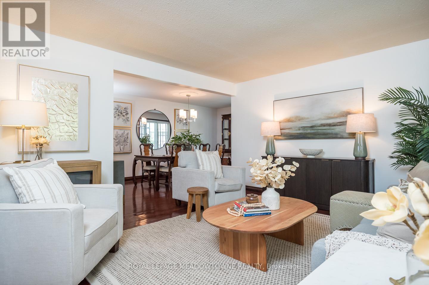 855 Maple Avenue, Milton, ON - Indoor Photo Showing Living Room