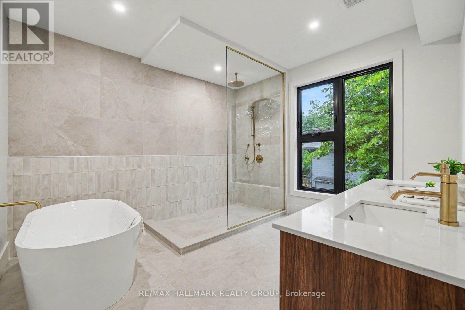 Spa-like 5pce ensuite bathroom. - 218 Woodland Avenue, Ottawa, ON - Indoor Photo Showing Bathroom