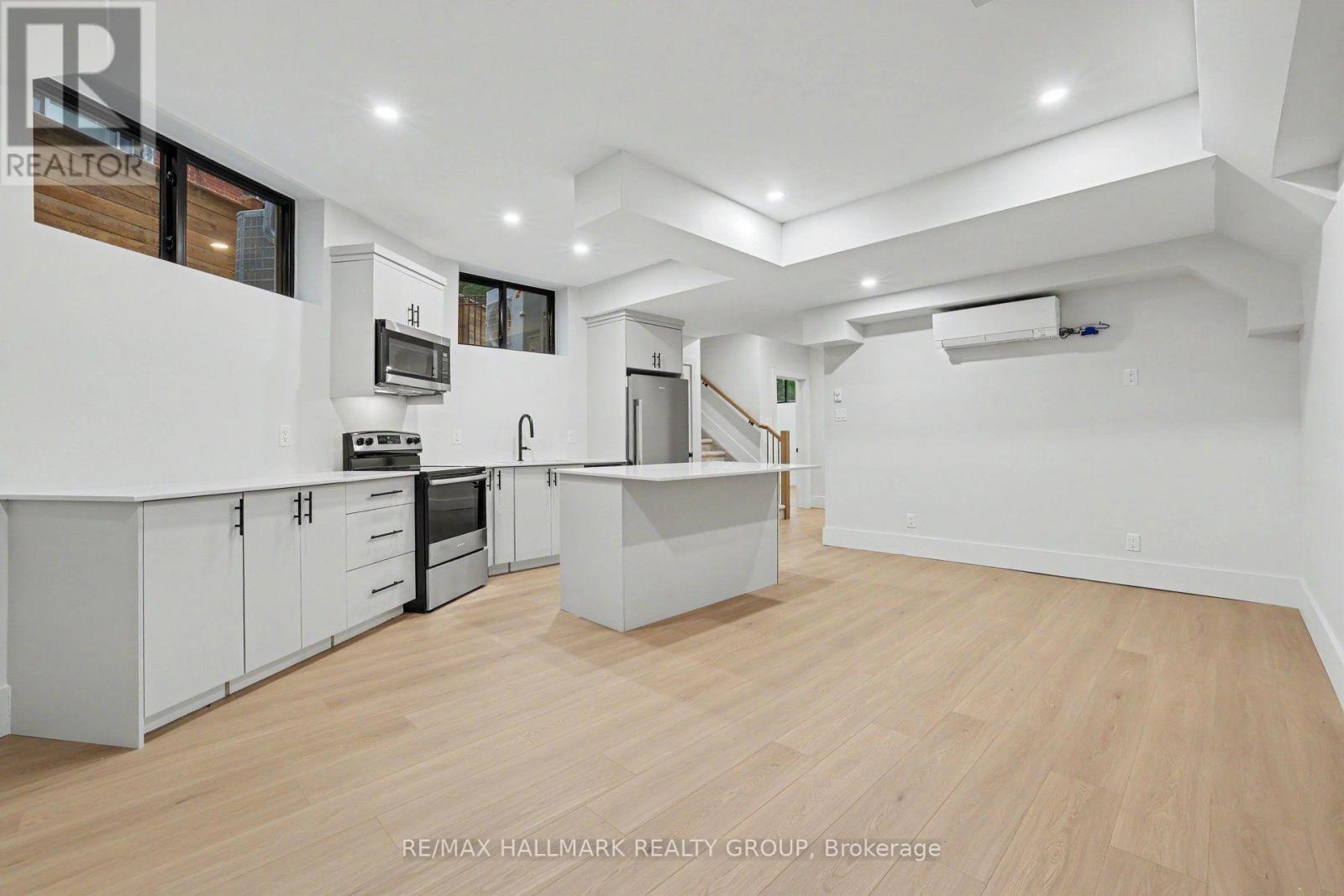 High efficiency heat pump/ central air for apt. - 218 Woodland Avenue, Ottawa, ON - Indoor Photo Showing Kitchen