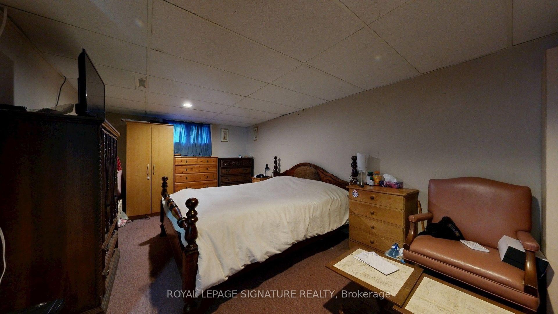 256 Ferris Road, Toronto, ON - Indoor Photo Showing Bedroom