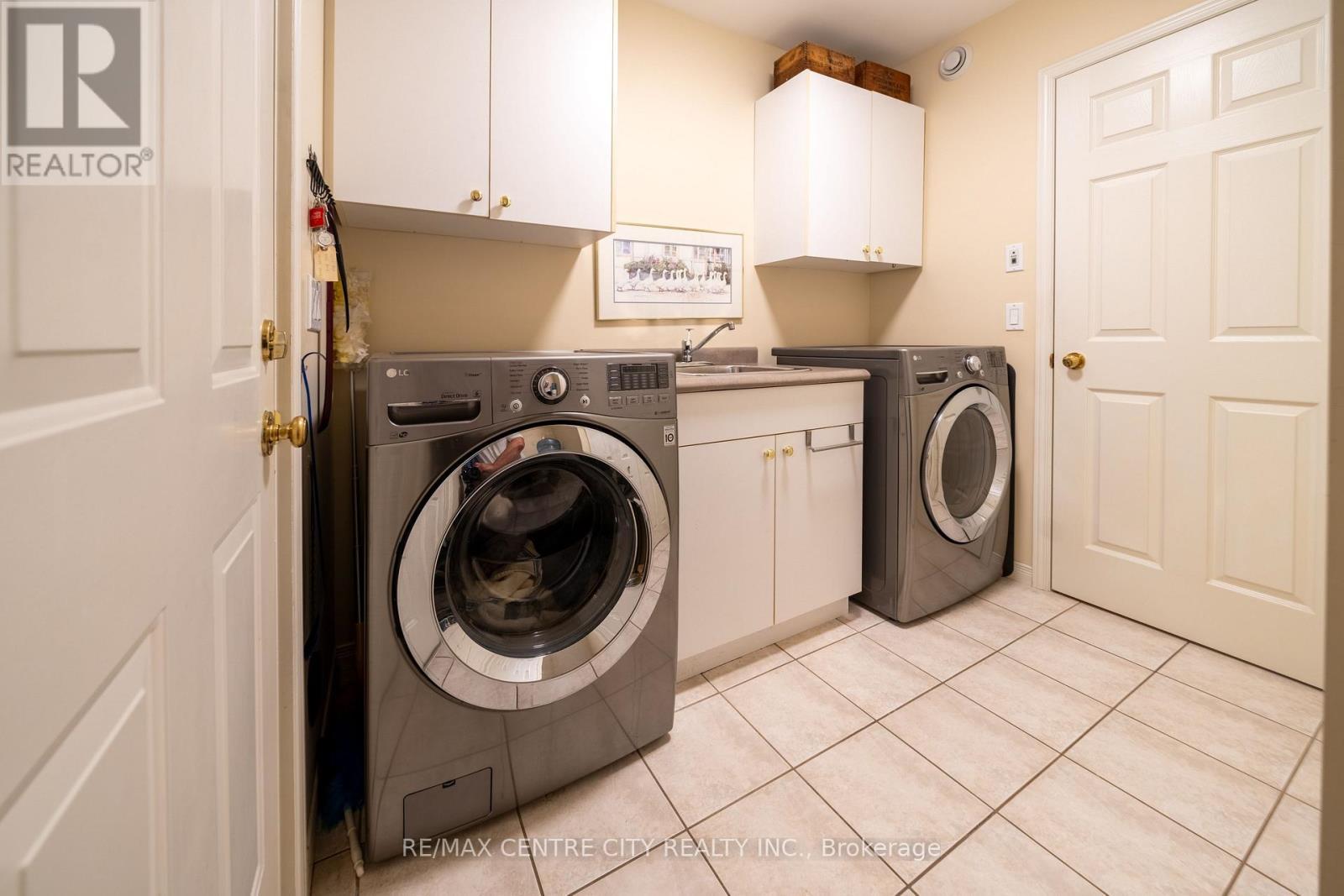61 Aberdeen Drive, Middlesex Centre (Coldstream), ON - Indoor Photo Showing Laundry Room