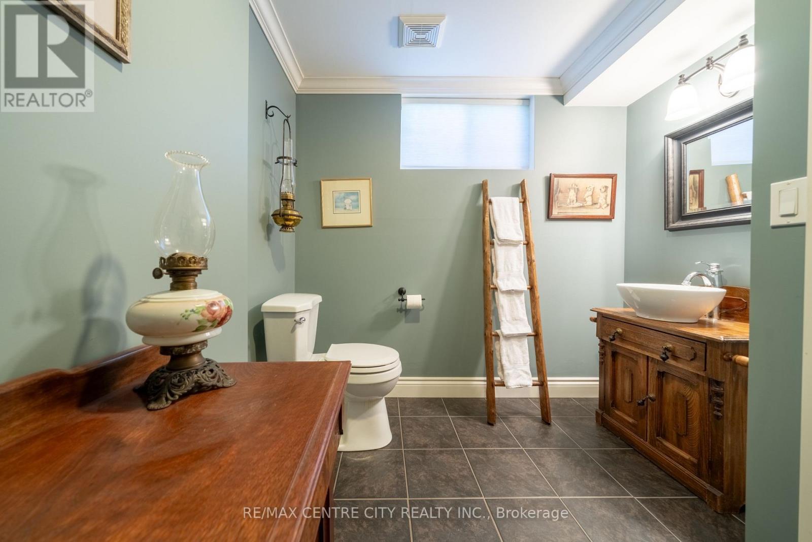 61 Aberdeen Drive, Middlesex Centre (Coldstream), ON - Indoor Photo Showing Bathroom