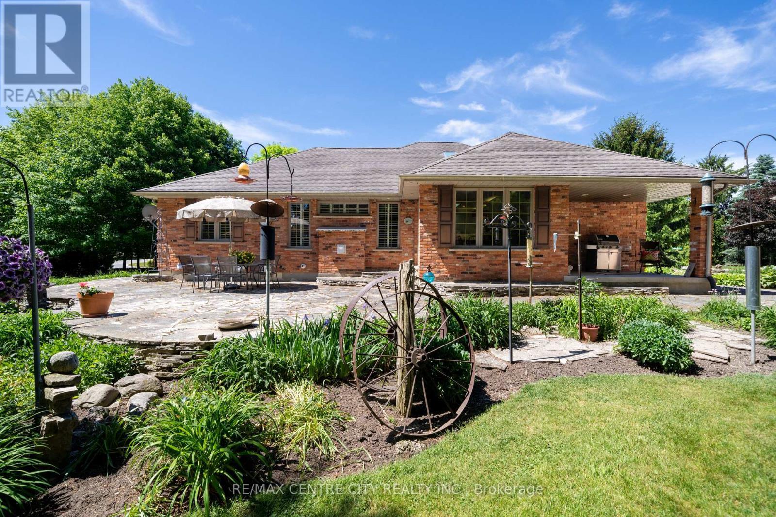 61 Aberdeen Drive, Middlesex Centre (Coldstream), ON - Outdoor With Deck Patio Veranda