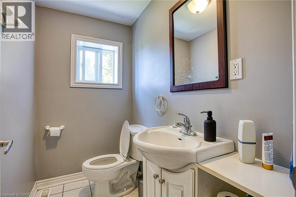 99 Mohawk Road W, Hamilton, ON - Indoor Photo Showing Bathroom