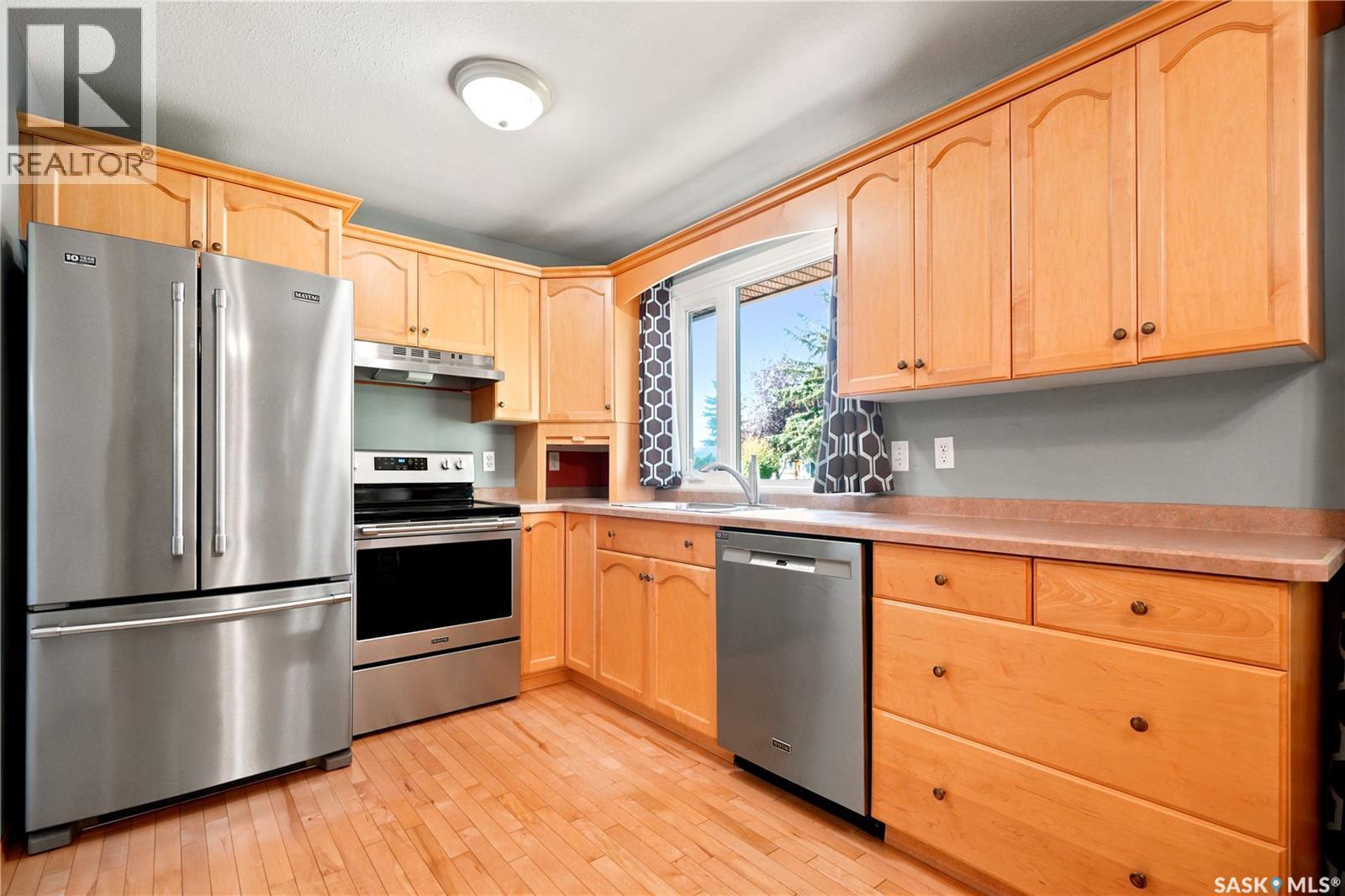 43 Columbia Drive, Saskatoon, SK - Indoor Photo Showing Kitchen With Stainless Steel Kitchen With Double Sink