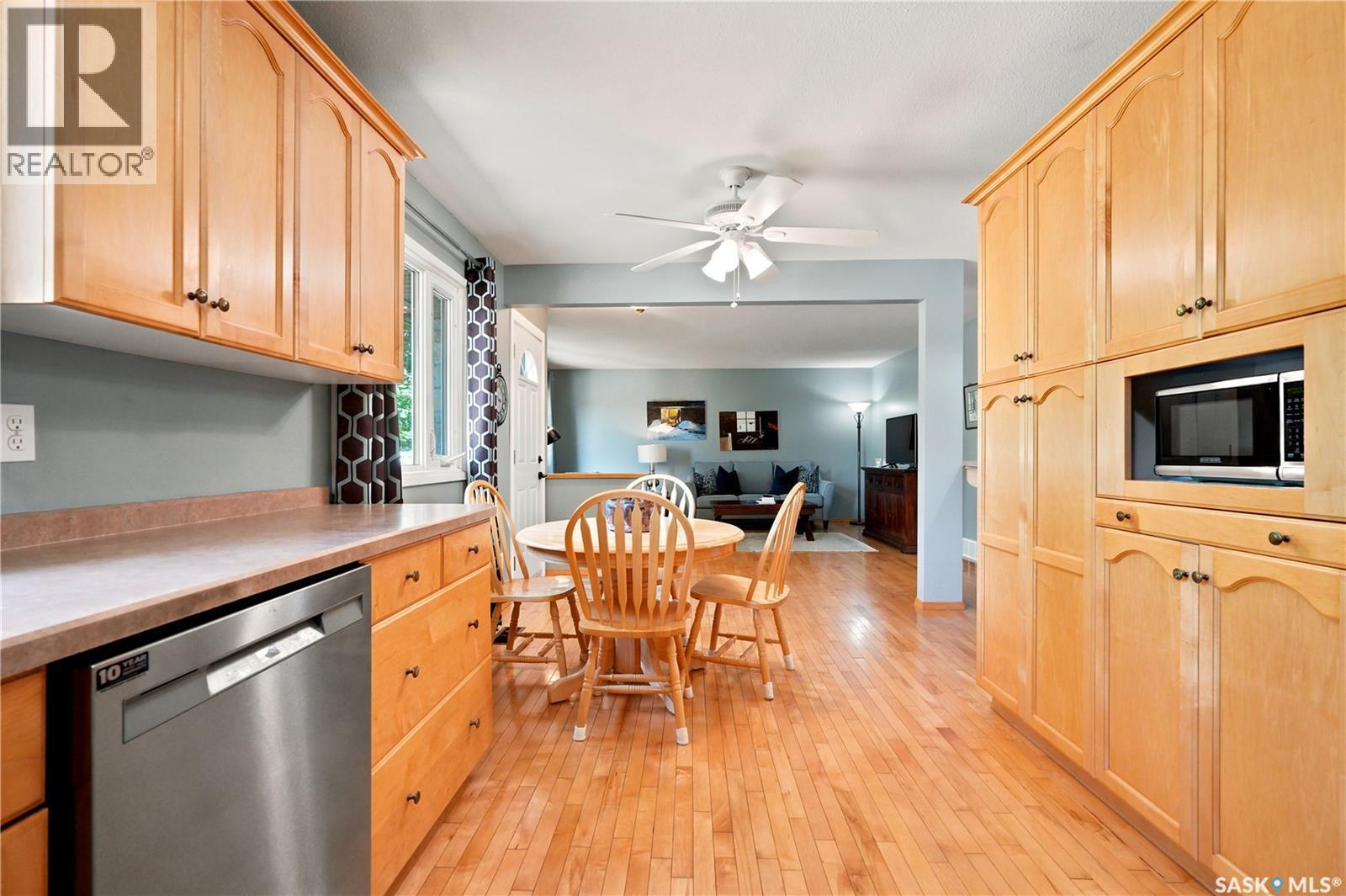 43 Columbia Drive, Saskatoon, SK - Indoor Photo Showing Kitchen