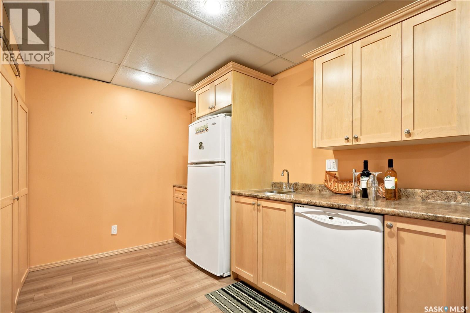 43 Columbia Drive, Saskatoon, SK - Indoor Photo Showing Kitchen