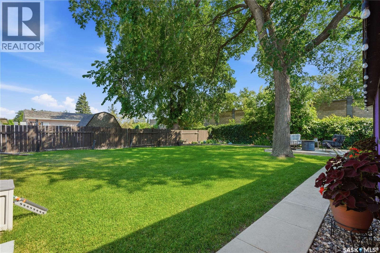 43 Columbia Drive, Saskatoon, SK - Outdoor With Backyard