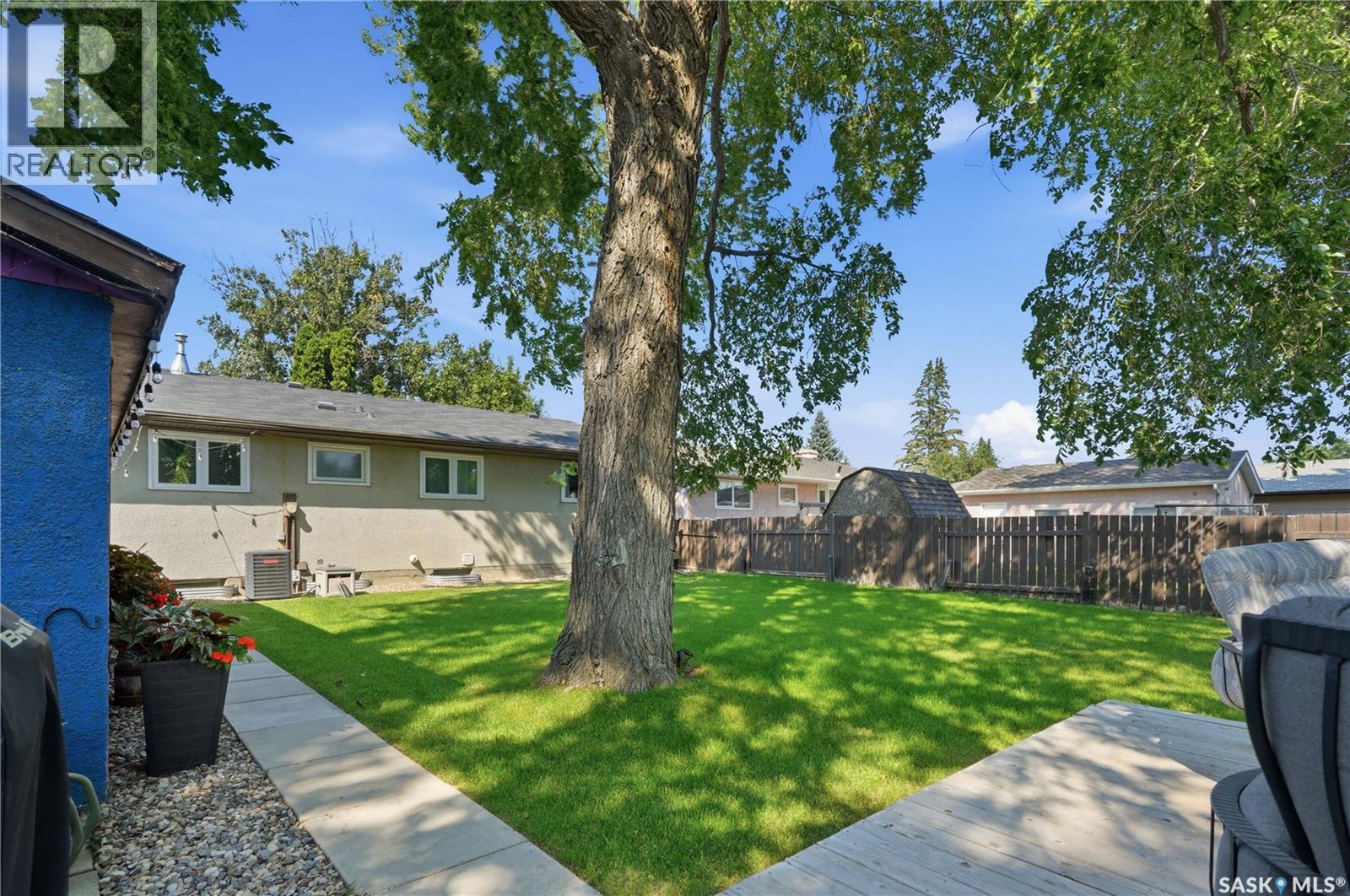 43 Columbia Drive, Saskatoon, SK - Outdoor