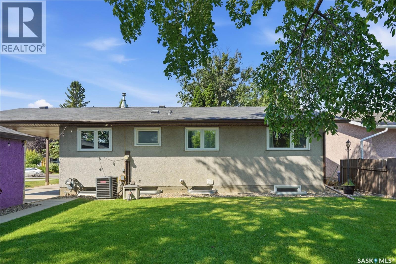 43 Columbia Drive, Saskatoon, SK - Outdoor