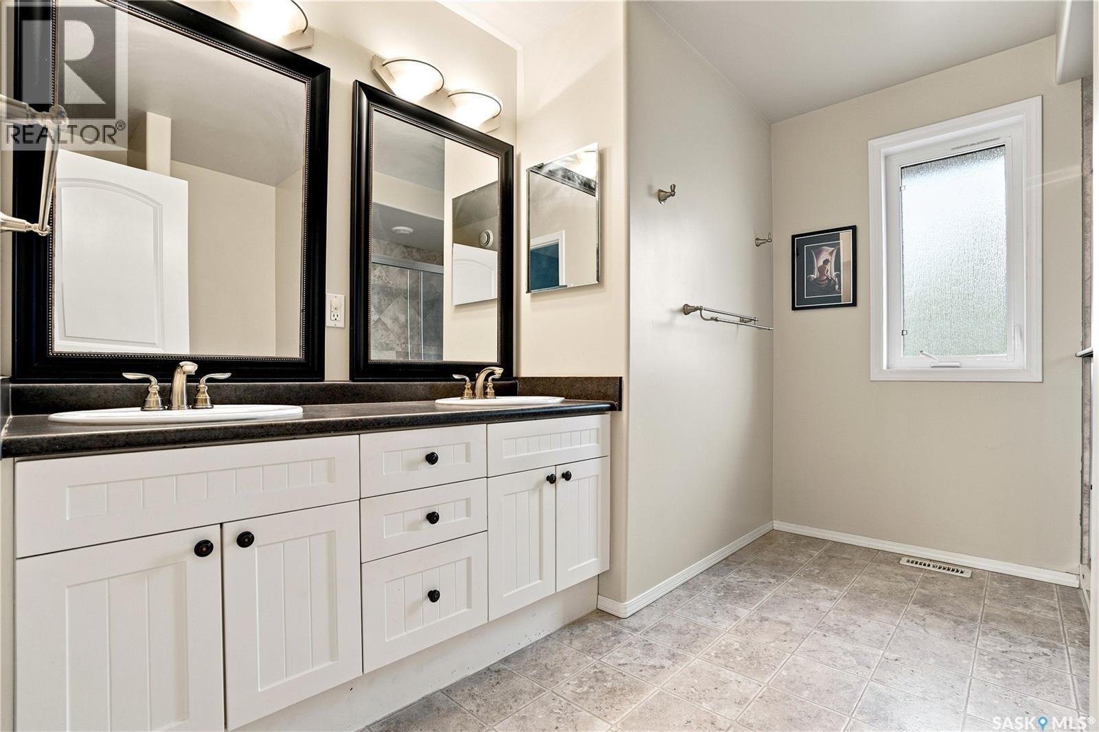 110 Stepney Crescent, Saskatoon, SK - Indoor Photo Showing Bathroom