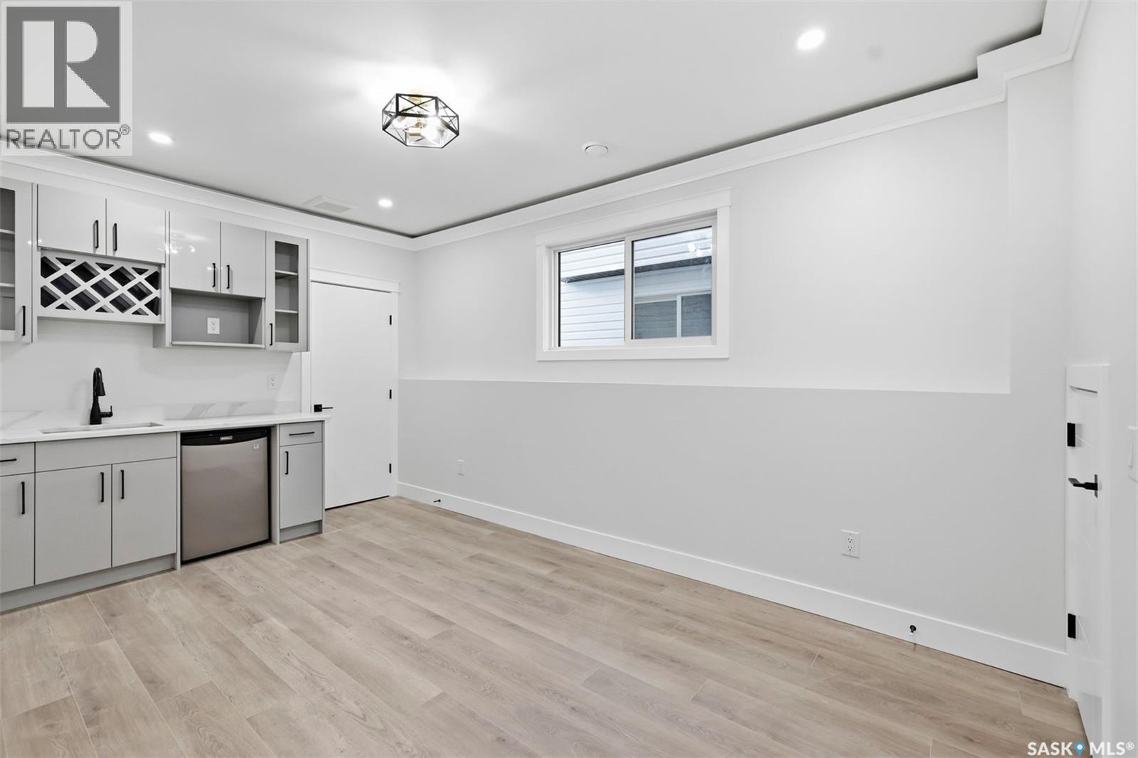 1215 Nightingale Terrace, Saskatoon, SK - Indoor Photo Showing Kitchen