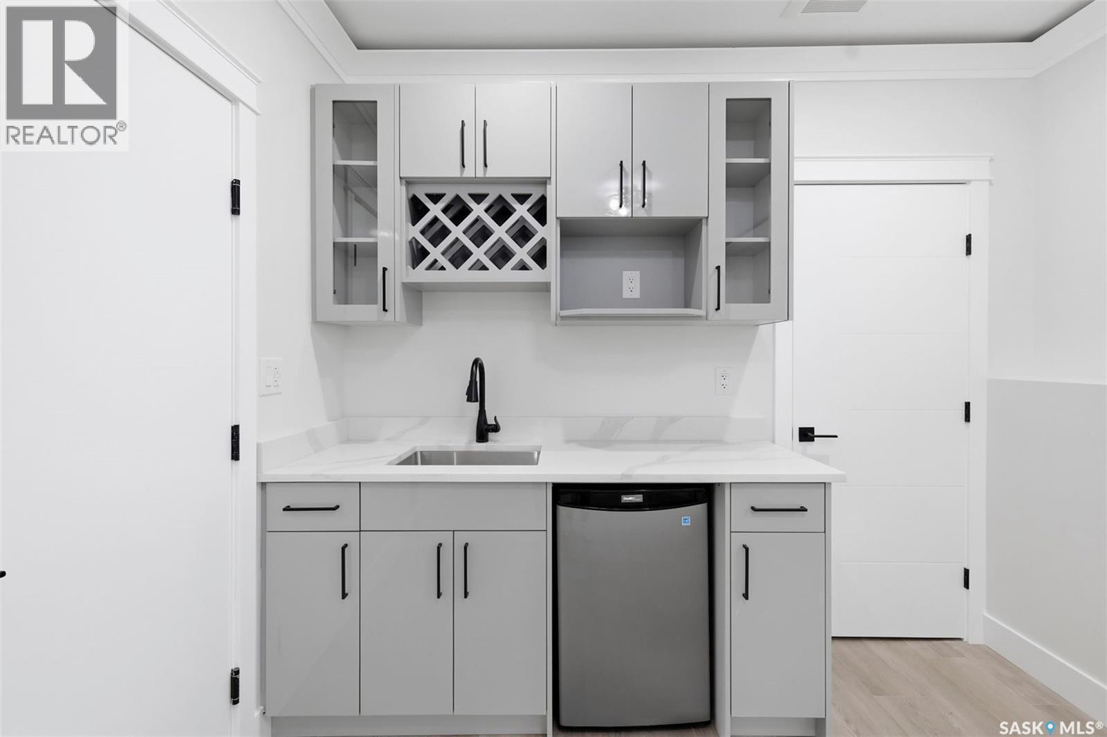 1215 Nightingale Terrace, Saskatoon, SK - Indoor Photo Showing Kitchen