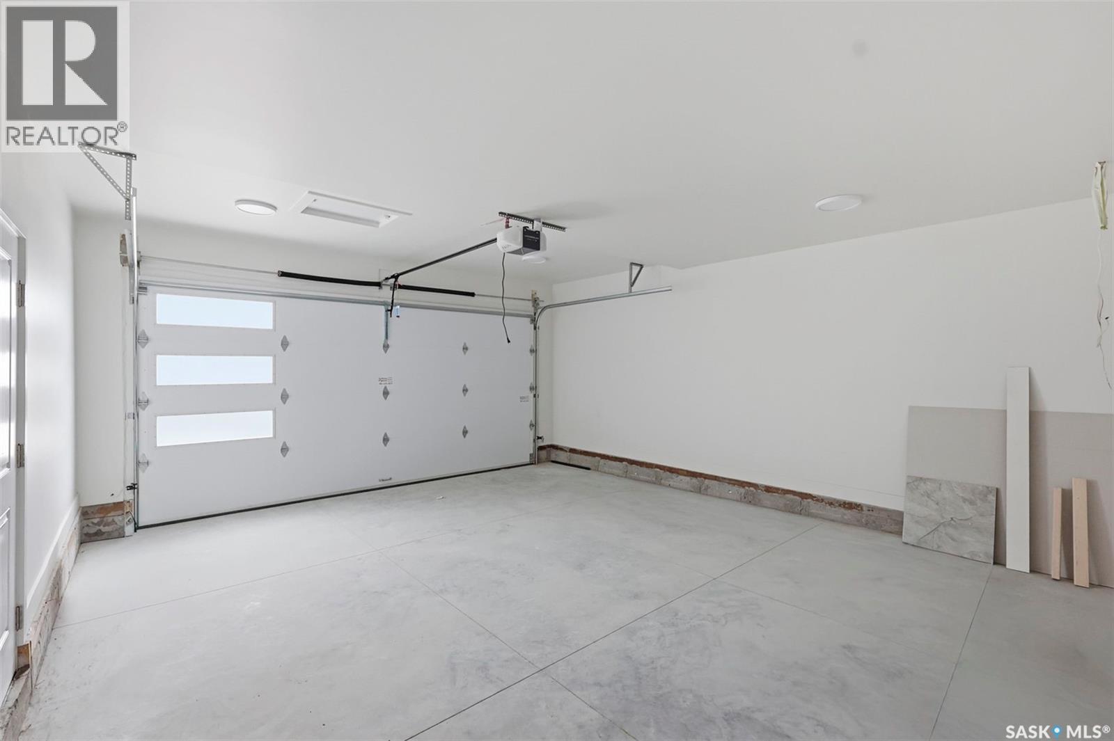 1215 Nightingale Terrace, Saskatoon, SK - Indoor Photo Showing Garage