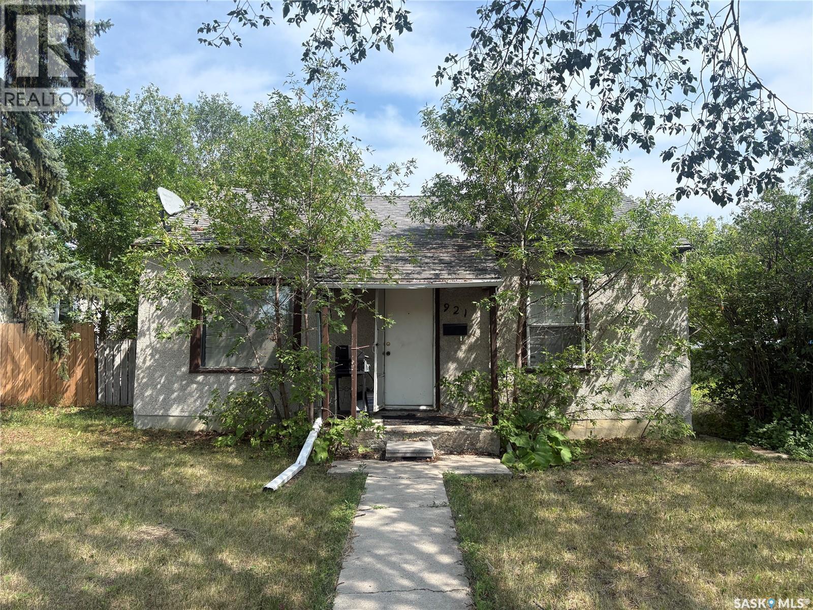 921 Argyle Street, Regina, SK - Outdoor