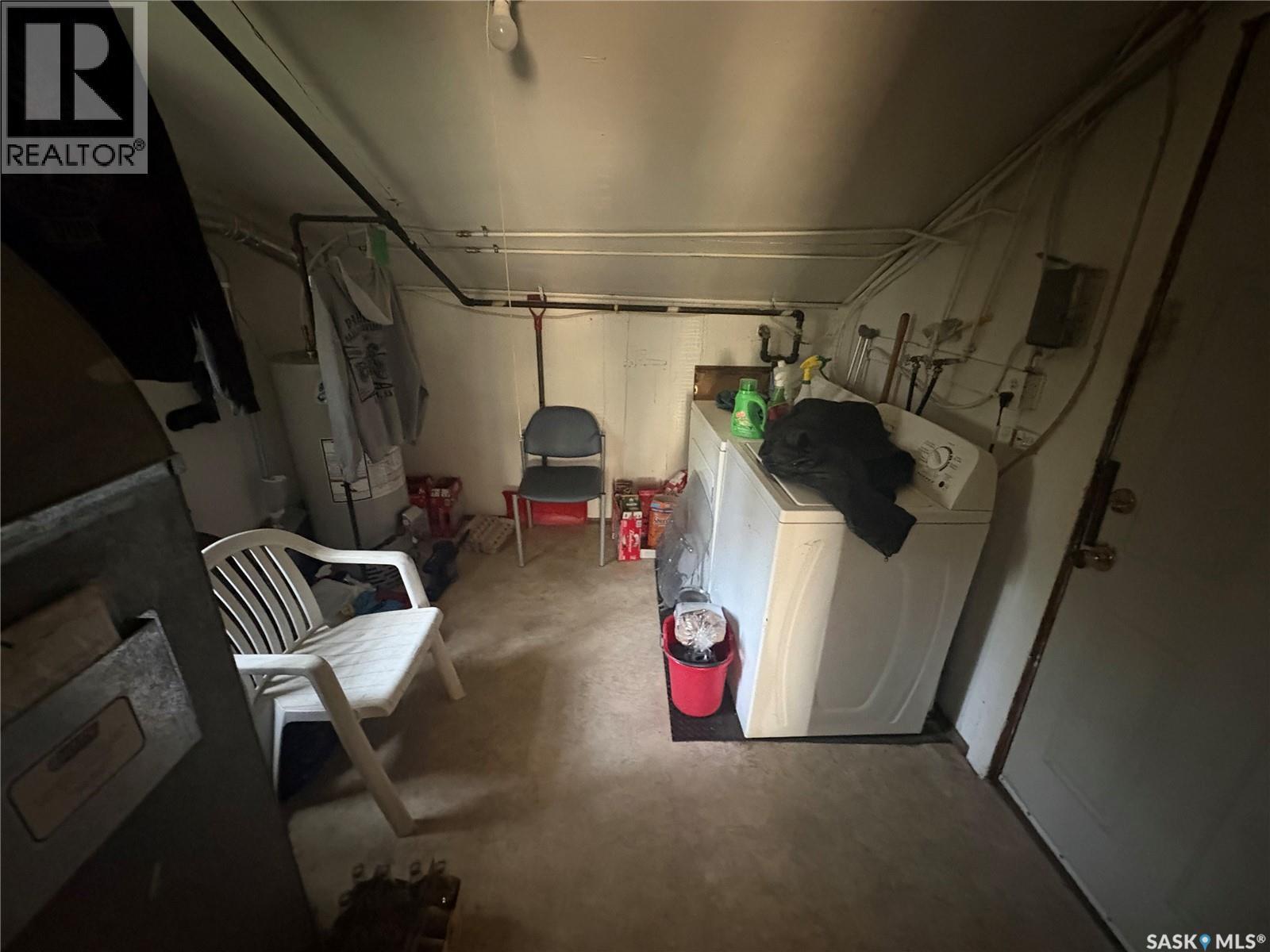 921 Argyle Street, Regina, SK - Indoor