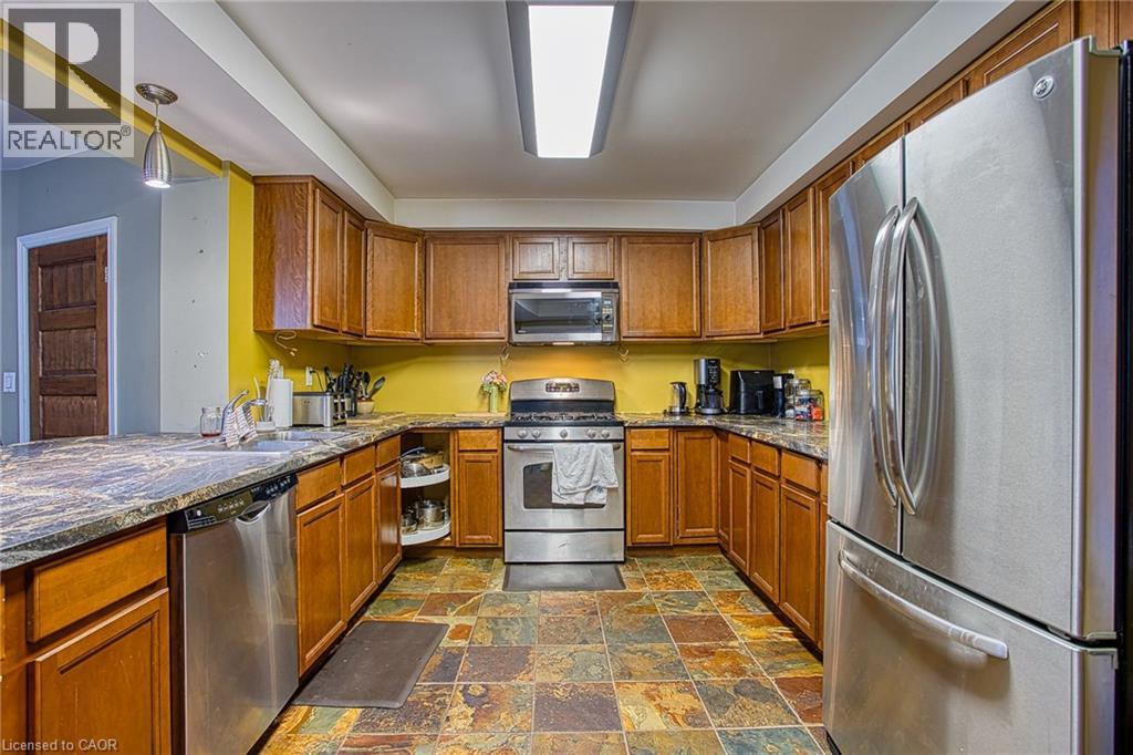 227 Beach Road, Hamilton, ON - Indoor Photo Showing Kitchen