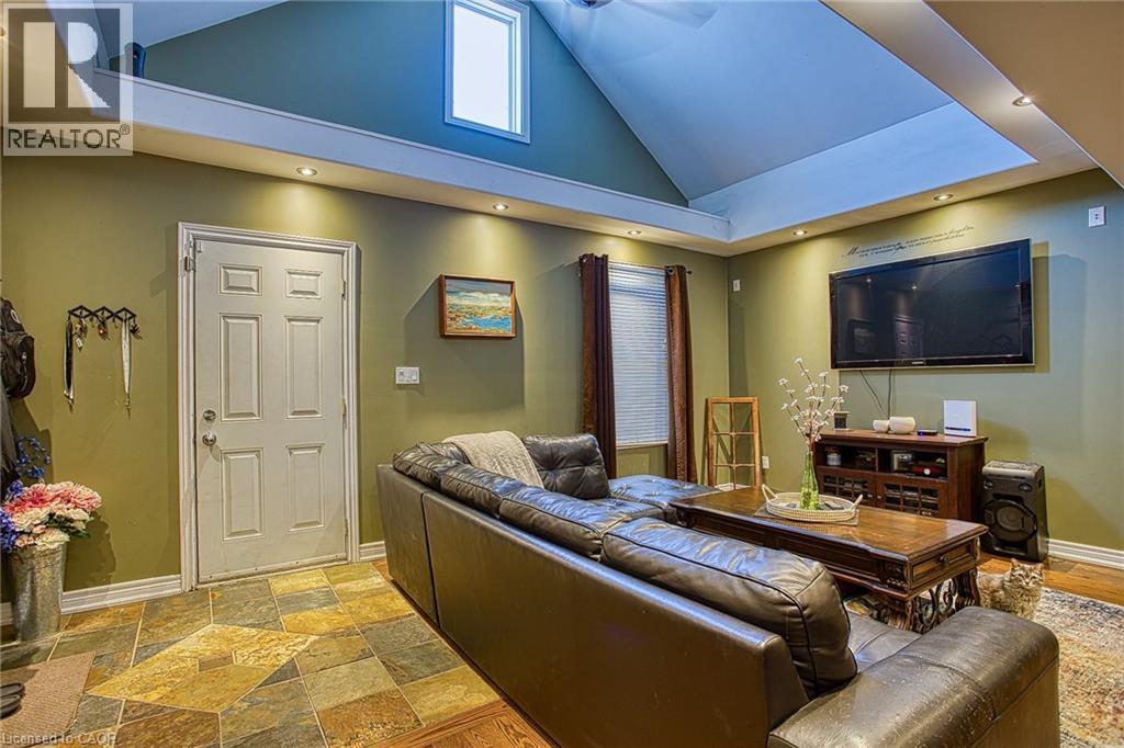 227 Beach Road, Hamilton, ON - Indoor