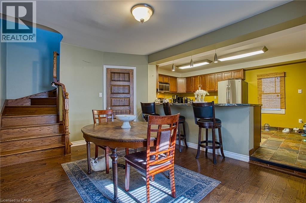 227 Beach Road, Hamilton, ON - Indoor Photo Showing Dining Room