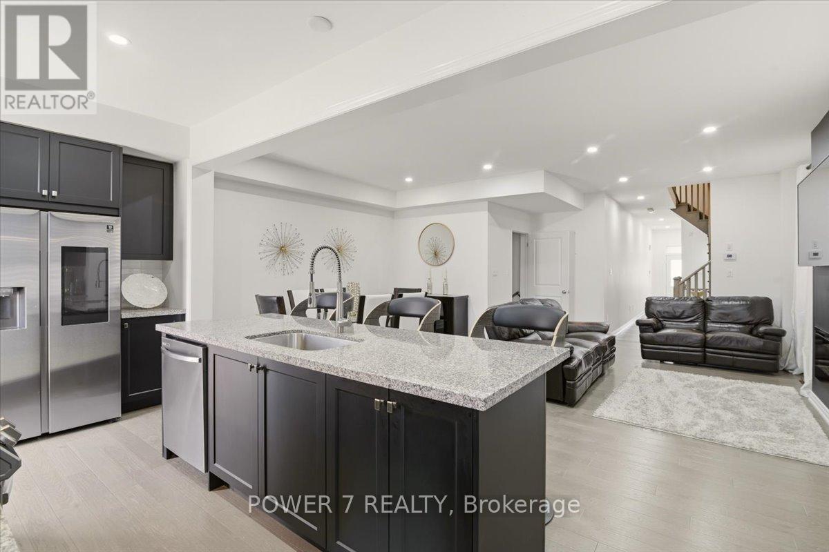 94 Conarty Crescent, Whitby, ON - Indoor Photo Showing Kitchen With Upgraded Kitchen