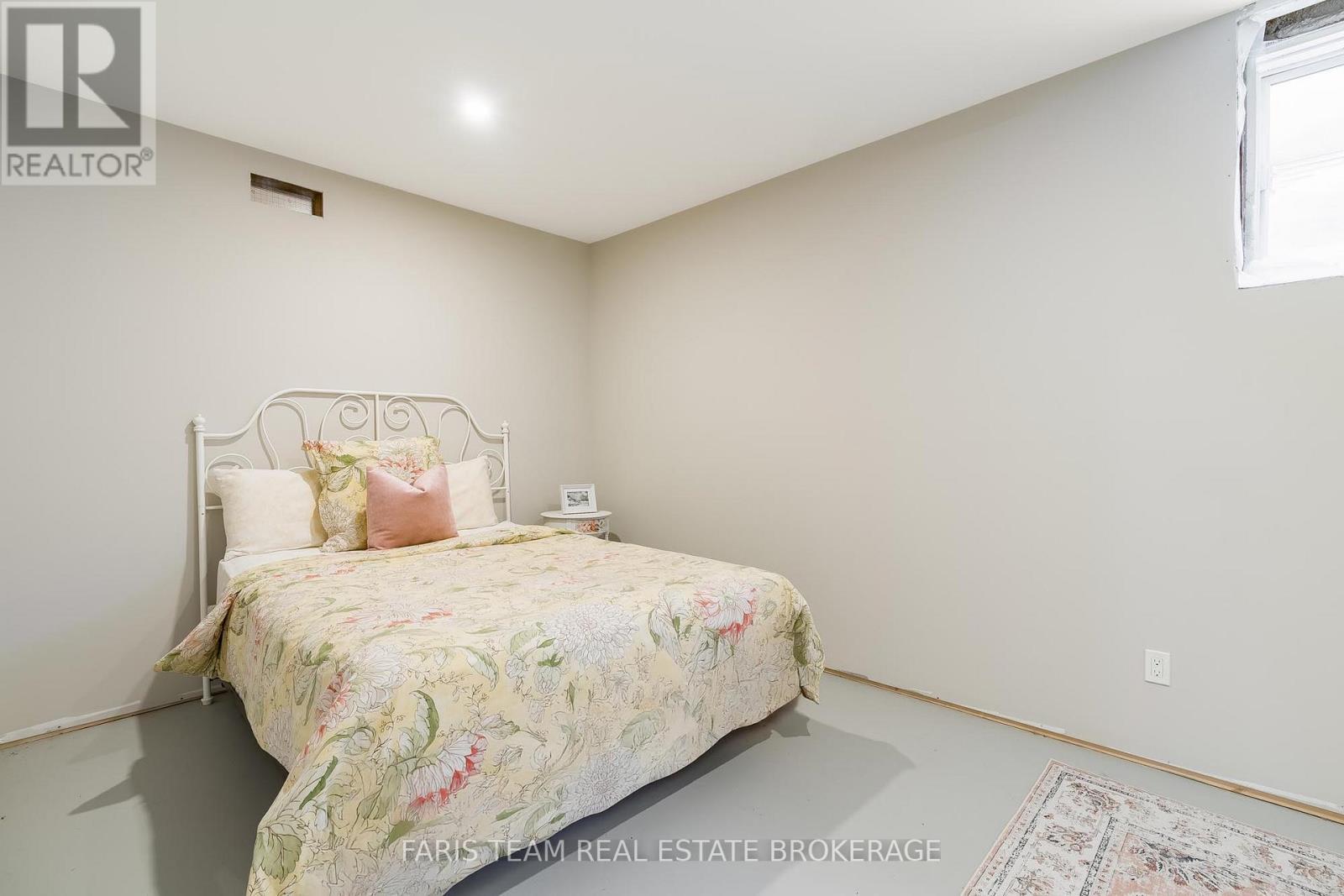 1555 Baseline Road S, Tiny, ON - Indoor Photo Showing Bedroom