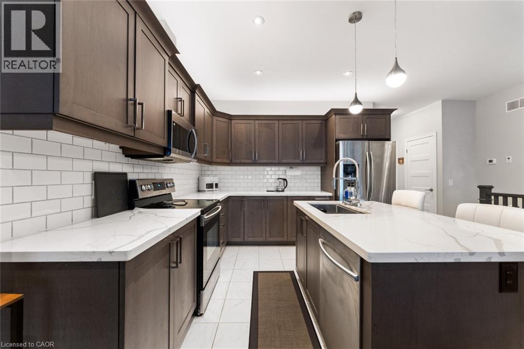 60 Andrew Lane, Thorold, ON - Indoor Photo Showing Kitchen With Stainless Steel Kitchen With Upgraded Kitchen