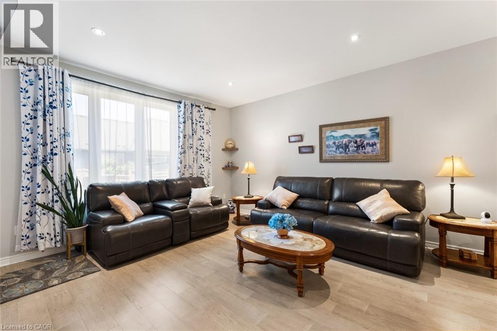 60 Andrew Lane, Thorold, ON - Indoor Photo Showing Living Room